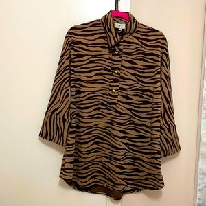 Tuckernuck Tiger Tunic w gold buttons - size s